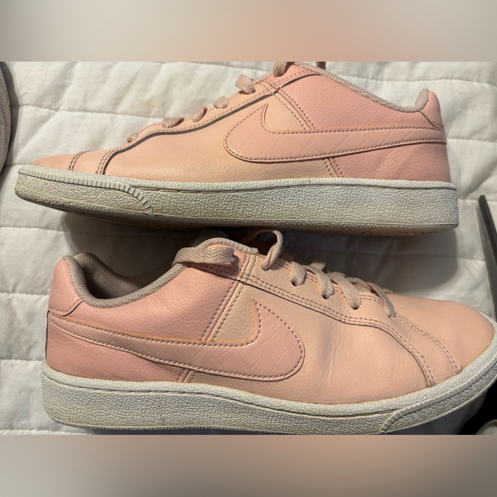 Nike Women’s Pink Leather Low-Top Sneakers